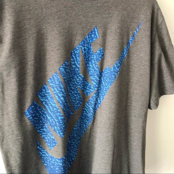 Nike Grey and Blue Graphic Tee - Picture 2 of 4